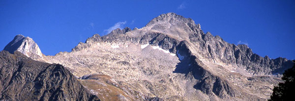 Zoom del pic d'Alba des de la vall de Remuñe
